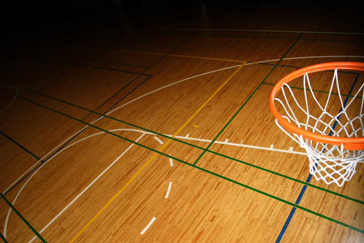 Transitioning Indoors: High-School Gym Floor Refinishing Before Hoops Season